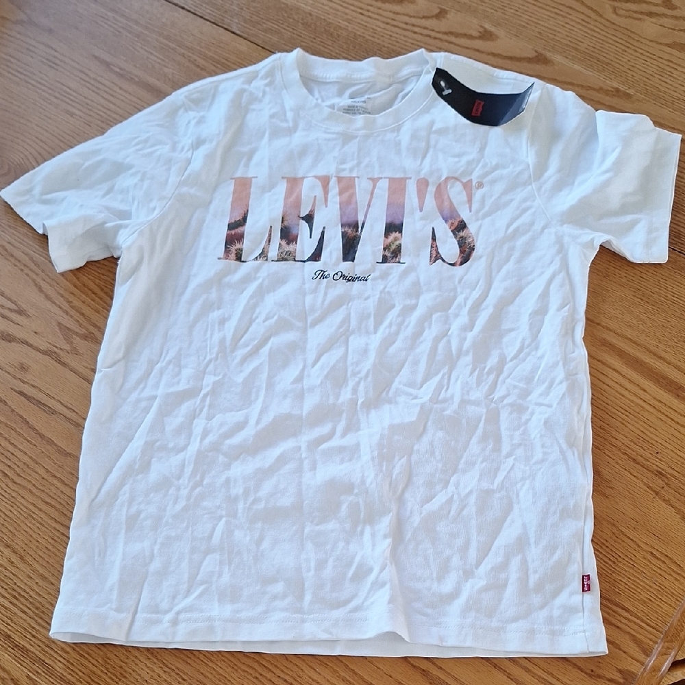 NWT Levi's Tee